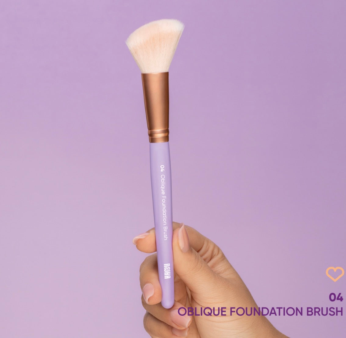 04 Oblique Foundation Brush – Pennello Fondotinta Obliquo
