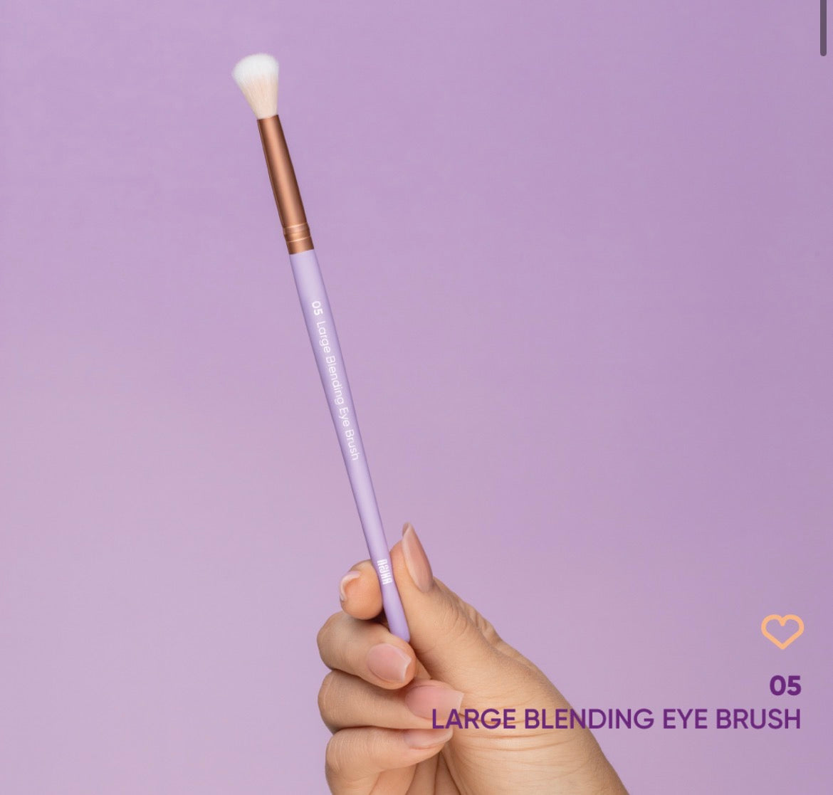 05 Large Blending Eye Brush – Pennello Occhi per Sfumatura Largo
